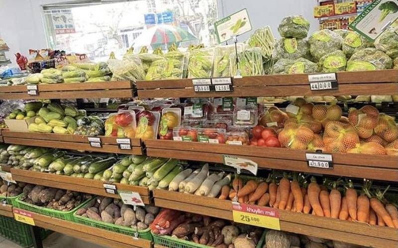 Các loại thực phẩm quay vòng vốn nhanh như rau, củ, quả,... sẽ giúp cửa hàng tiện lợi giảm rủi ro tồn kho