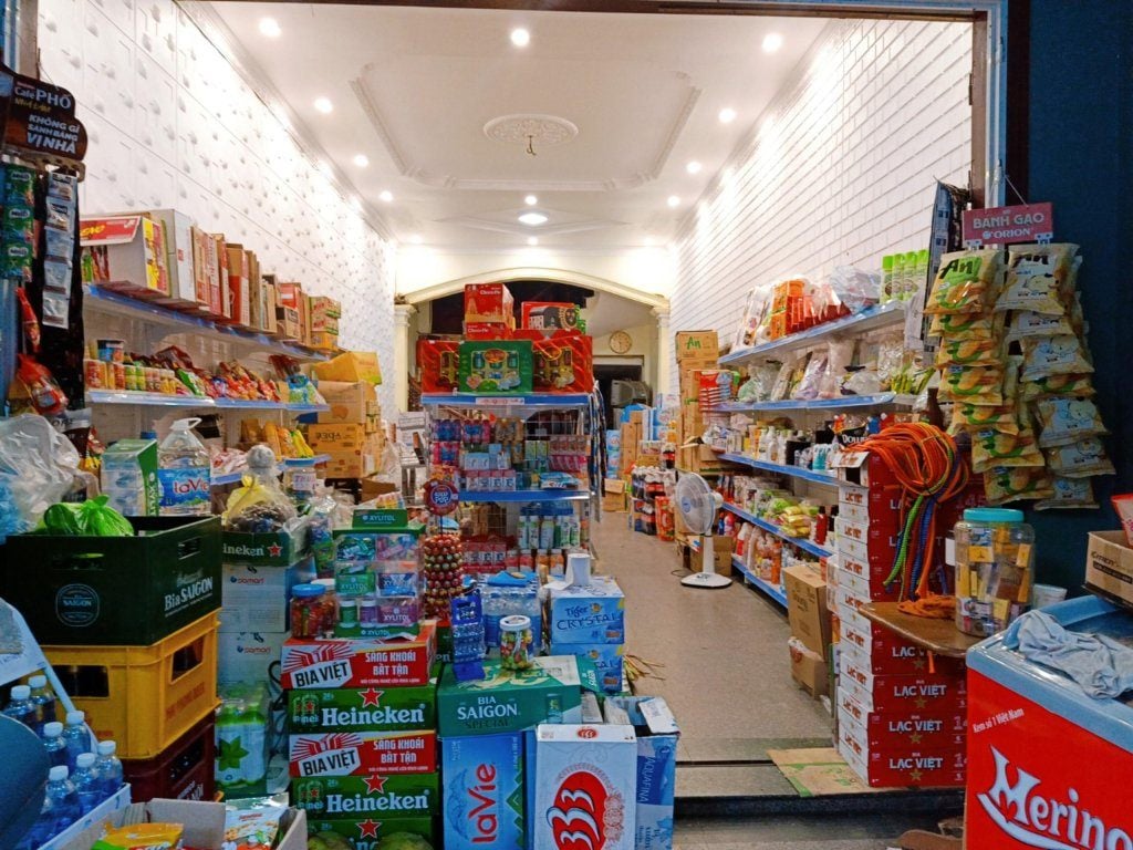 Bán tạp hóa phù hợp với thói quen mua sắm của người Việt