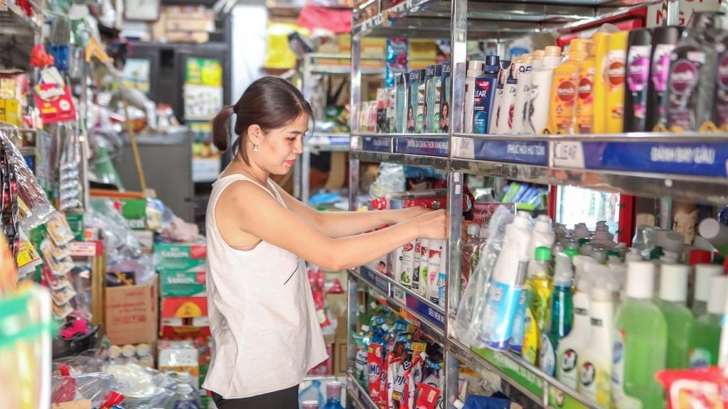 Chủ shop phải đăng ký cấp Giấy phép kinh doanh khi mở tạp hóa