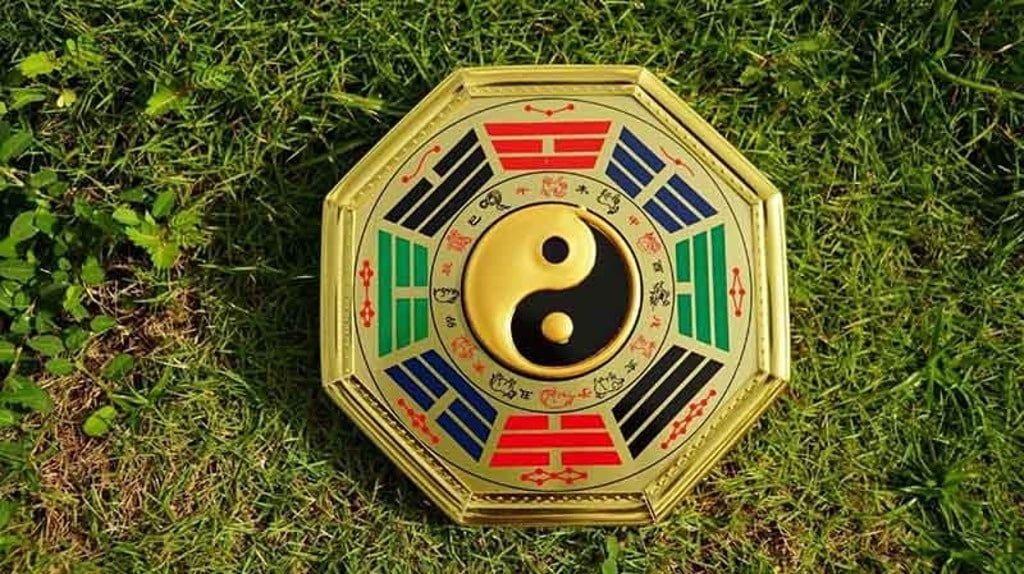 hóa giải buôn bán ế ẩm với gương bát quái