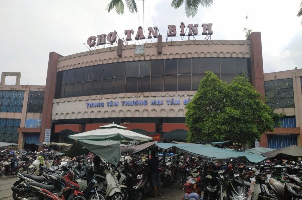 Cổng chính chợ Tân Bình