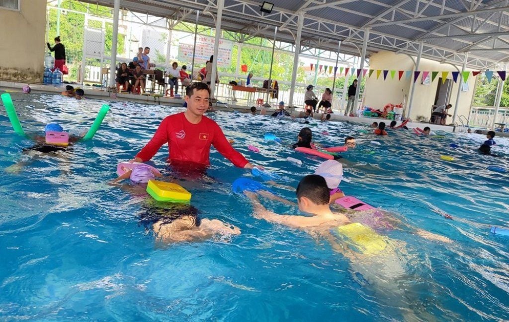 Kinh doanh dịch vụ bể bơi