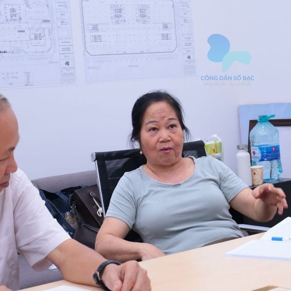 người cao tuổi tham gia lớp kỹ năng số