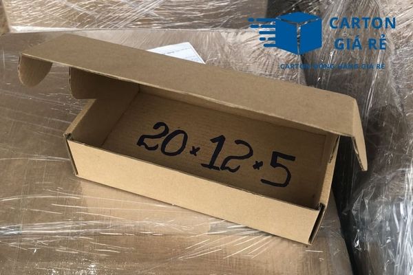 Hộp carton nắp cài