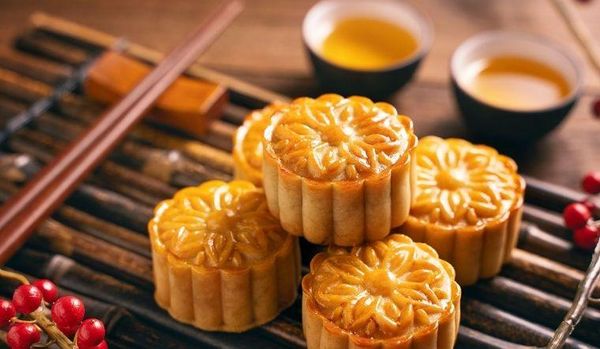 cach-lam-banh-trung-thu-bang-noi-chien-khong-dau