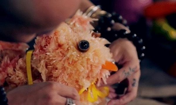 huong-dan-lam-cho-buoi-cuc-xinh-trang-tri-mam-co-trung-thu