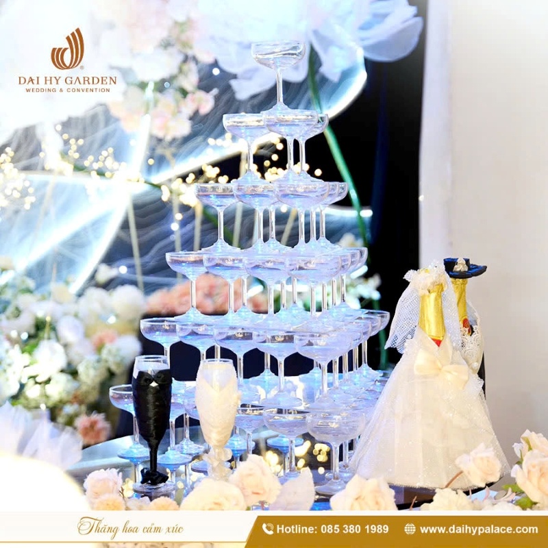 Tháp ly Champagne tiệc cưới tại Đại Hỷ Garden