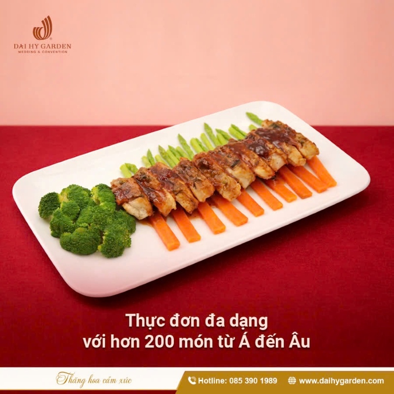 Thực đơn tiệc cưới đa dạng với hơn 200 món từ Á đến Âu