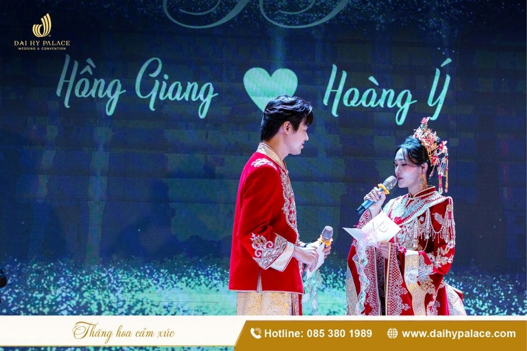 Lễ Vow lãng mạn trong Hỷ phục Áo khỏa đến từ Veronica Wedding