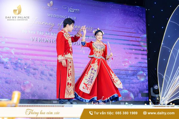 Khoảnh khắc tại tiệc cưới truyền thống người Hoa