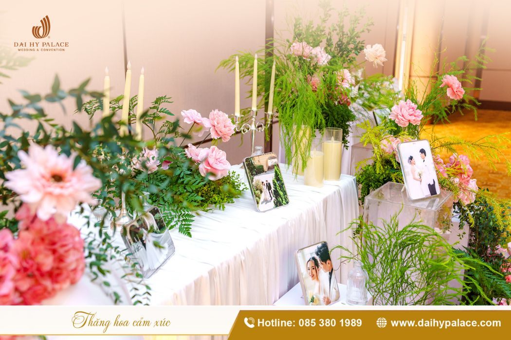 Bàn Gallery được trang trí bởi đối tác Elle Flora