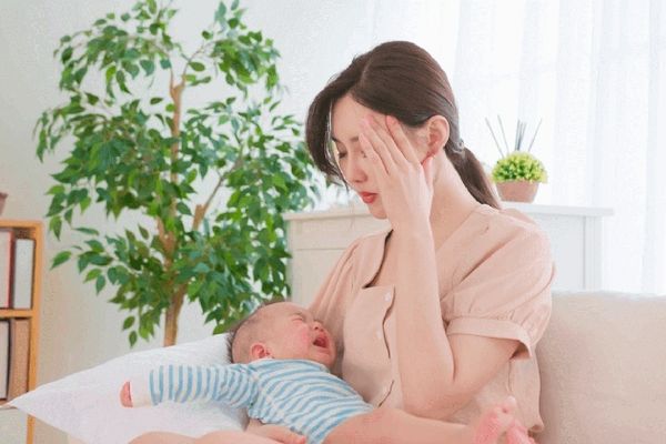 Dấu hiệu stress sau sinh mà mẹ cần lưu ý