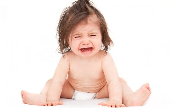 Dấu hiệu bé bị táo bón khi ăn dặm