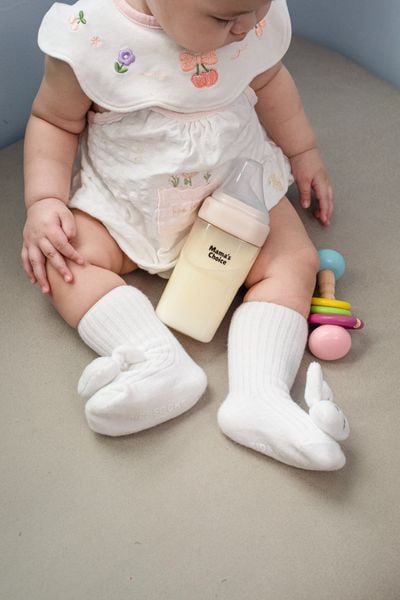 Dấu hiệu bé đã sẵn sàng tập bú bình