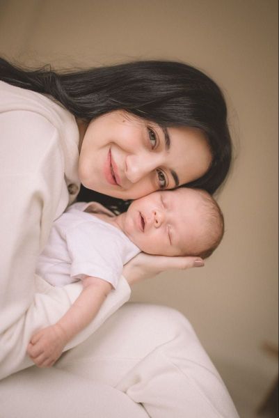 Kết nối với bé qua “da kề da”