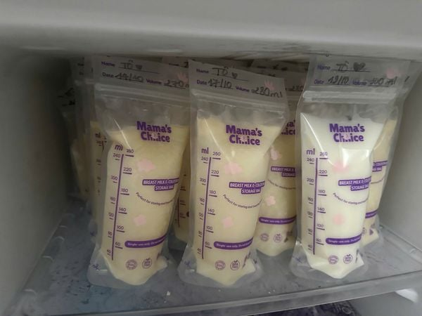 Rã đông sữa mẹ đúng cách