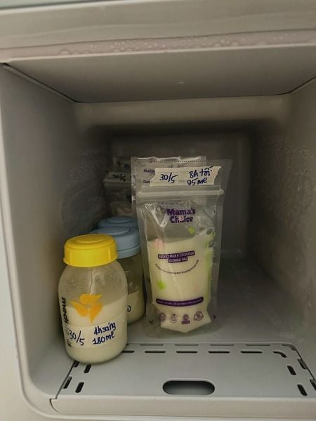 Sử dụng túi trữ sữa, bình trữ sữa