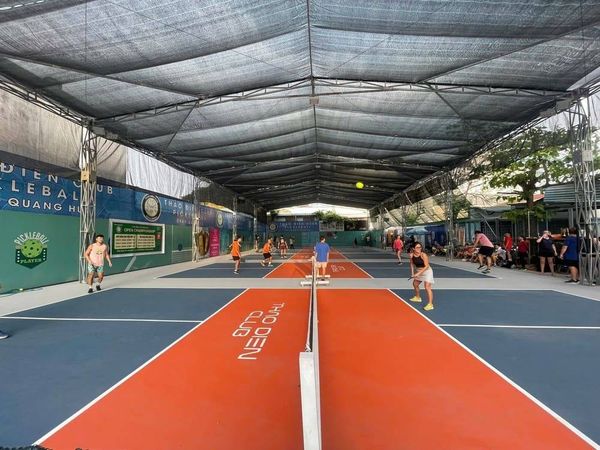 Thảo Điền Club Pickleball có 8 sân tập ngoài trời, đầy đủ tiện nghi