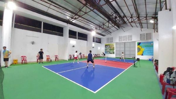 Sân pickleball Phú Nhuận cơ sở vật chất hiện đại