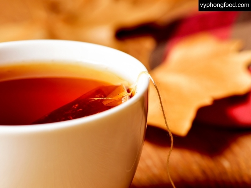 Image illustrating how to brew South African rooibos tea: ideal brewing time, boiling water, hot and iced variations, latte options, and everyday drinking tips.