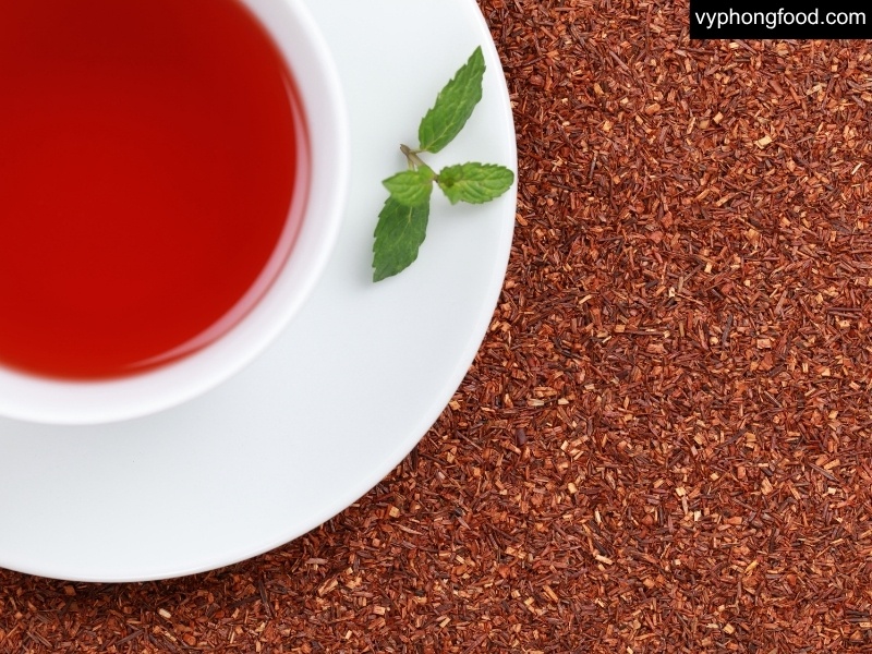 Image illustrating how to brew South African rooibos tea: ideal brewing time, boiling water, hot and iced variations, latte options, and everyday drinking tips.