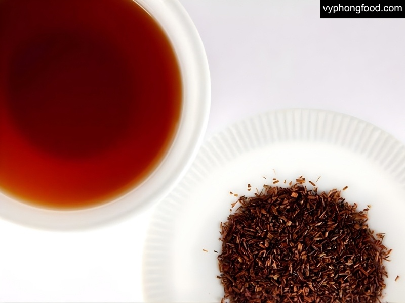 South African rooibos tea in a cup, highlighting 9 health benefits: caffeine-free sleep support, antioxidants (aspalathin), digestion comfort, blood sugar control, bone health, and weight management.