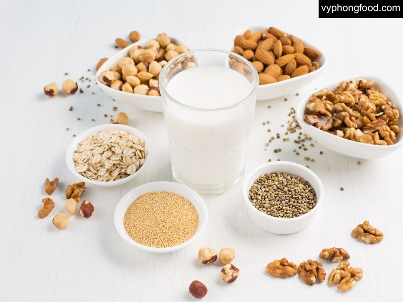 Ly sữa hạt dinh dưỡng làm từ óc chó hạnh nhân và yến mạch, pha chung với 1 gói bột ngũ cốc dinh dưỡng Greenmax nhập khẩu chính ngạch từ Đài Loan sẽ giúp tạo cho bạn một bữa phụ nhanh gọn giúp cân bằng dinh dưỡng, tốt cho tim mạch và hỗ trợ chế độ ăn chay.