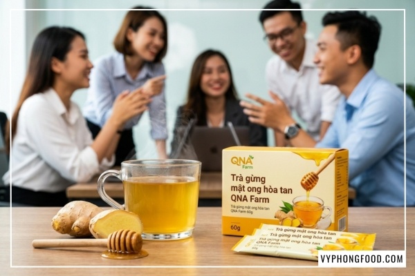 Nhân viên văn phòng tận hưởng công dụng của trà gừng với mật ong vào buổi sáng để tăng tập trung.