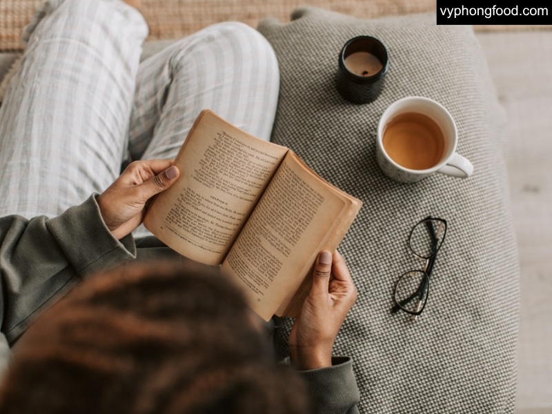 Proactive sleep routine with South African Rooibos Tea: caffeine-free herbal tea paired with science-based nutrition tips and a habit change roadmap to improve sleep quality.