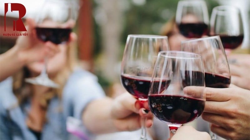 Chọn rượu vang làm quà cho các dịp lễ