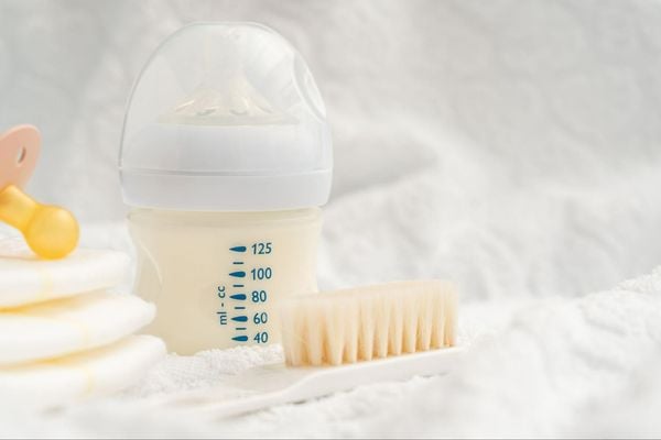 Cách kiểm tra nhiệt độ nước pha sữa cho bé - Nuvi Grow Height