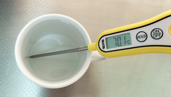 Cách kiểm tra nhiệt độ nước pha sữa cho bé - Nuvi Grow Height