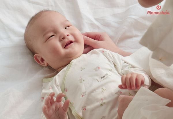 Không đội nón che thóp cho trẻ trong suốt thời gian dài