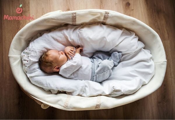Bố mẹ nên tập để bé ngủ giường riêng để hình thành thói quen tự ngủ