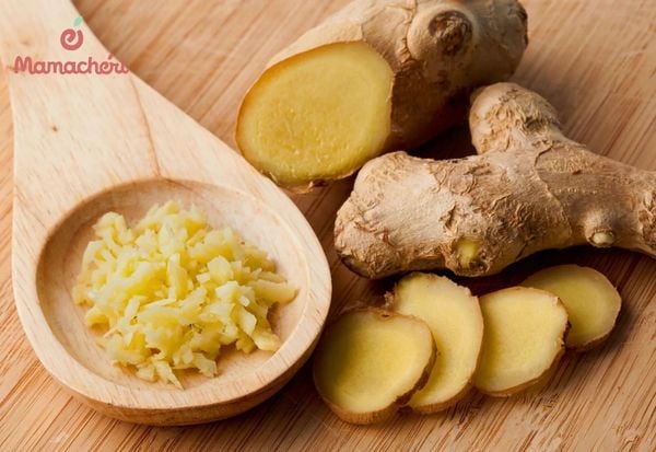 Sử dụng nước gừng tươi là một trong các mẹo dân gian giúp trẻ sâu giấc đơn giản