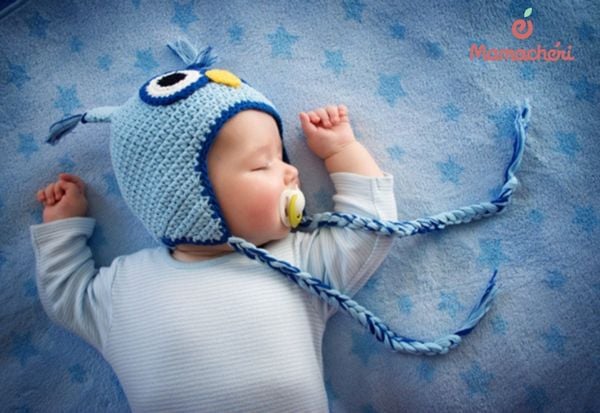 Núm vú giả giúp em bé ngủ ngon hơn