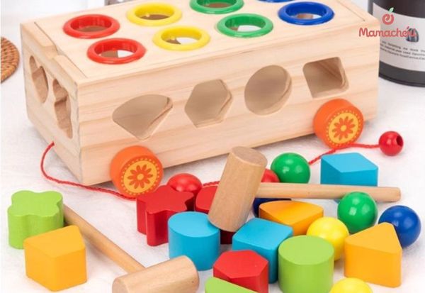 Bộ đồ chơi xếp hình khối nhiều màu sắc giúp bé phát triển tư duy logic.