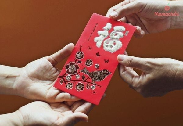 Món quà mang ý nghĩa gửi gắm lời chúc bình an và sung túc đến cho bé yêu.