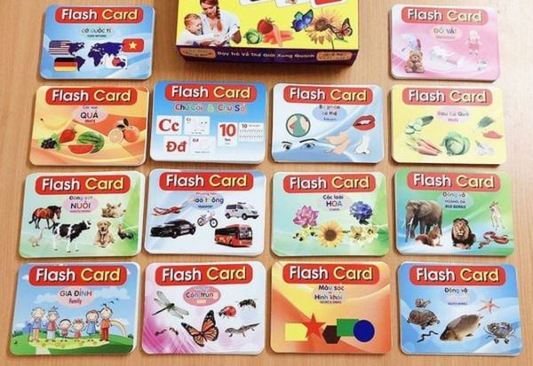 Bộ thẻ flash card là món quà sinh nhật hỗ trợ bé kích thích phát triển tốt hơn