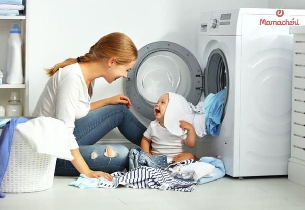 Có cần phải giặt nước giặt riêng cho quần áo bé sơ sinh