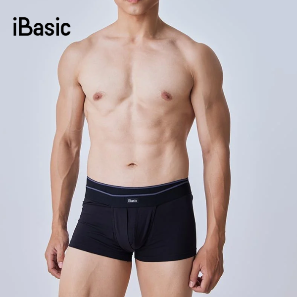 model mặc quần boxer