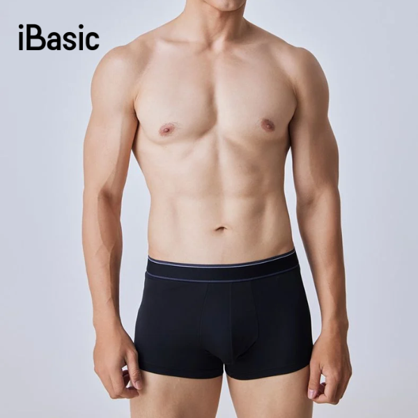 model mặc quần trunk