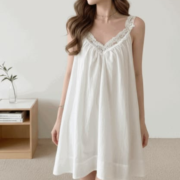 váy ngủ cổ V xẻ nhẹ