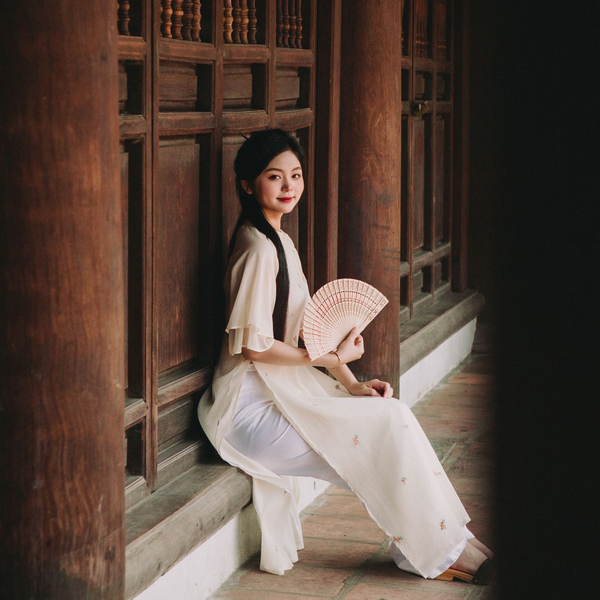 cô gái mặc áo dài