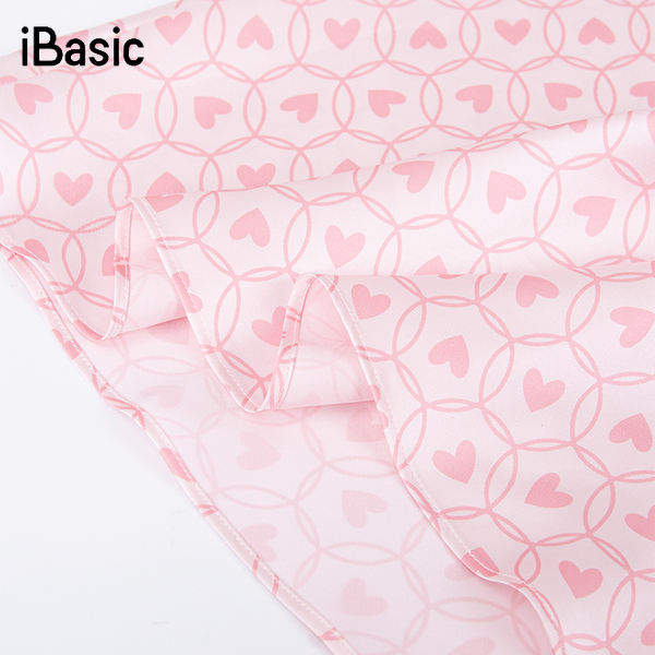 bề mặt satin trơn bóng không hoạ tiết, cho thấy độ mềm và bám sát của chất liệu