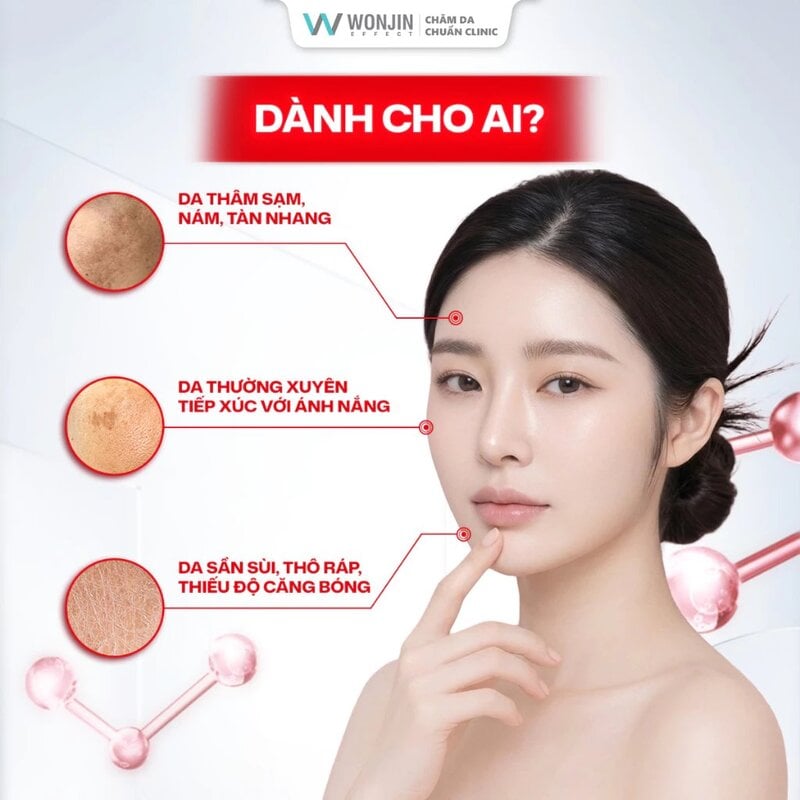 Mặt Nạ Hỗ Trợ Dưỡng Sáng Da Wonjin Effect Glutathone Brightening Skin Mask Tinh chất tương đương 15 ống clinic: Cấp ẩm đa tầng cho da mềm mướt, hỗ trợ làn da hấp thu dưỡng chất có lợi, giúp cải thiện vẻ ngoài của da Hệ dưỡng chất hỗ trợ dưỡng sáng và ngăn ngừa oxy hóa Glutathione: Ứng dụng công nghệ bọc phân tử Liposome giúp bảo vệ hoạt chất và hỗ trợ đưa dưỡng chất tiếp xúc đồng đều trên bề mặt da, giúp làn da trông tươi sáng, đều màu và rạng rỡ hơn. Phức hợp 2 hoạt chất lên men tự nhiên Galactomyces & Bifida Ferment Filtrate: Giúp nuôi dưỡng làn da tươi sáng, hỗ trợ ngăn ngừa oxy hóa và duy trì vẻ ngoài khỏe khoắn của làn da. Nước hoa hồng Damask: Giàu vitamin và khoáng chất, giúp bổ sung dưỡng chất, duy trì độ ẩm tự nhiên và mang lại làn da mềm mại, tươi tắn. Hệ dưỡng chất chăm sóc và làm dịu da Allantoin & Panthenol: Hỗ trợ duy trì hàng rào độ ẩm tự nhiên, giúp da mềm mại và khỏe khoắn hơn. Chiết xuất rễ cam thảo: Giúp làm dịu da, hỗ trợ chăm sóc làn da sau tác động từ môi trường và mang lại cảm giác dễ chịu cho da. Chất liệu mediseal siêu mỏng, ôm sát da, thoải mái và dễ chịu, tăng cường khả năng hấp thụ dưỡng chất cho da 3. Đối tượng khuyên dùng Dành cho da thâm sạm, nám, tàn nhang Dành cho da thường xuyên tiếp xúc với ánh nắng Dành cho da sần sùi, thô ráp, thiếu độ căng bóng