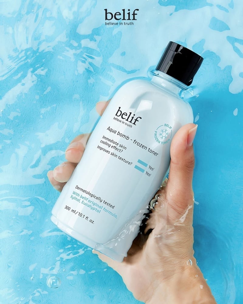 Nước Cân Bằng Làm Dịu & Thu Nhỏ Lỗ Chân Lông Belif Aqua Bomb - Frozen Toner 300ml