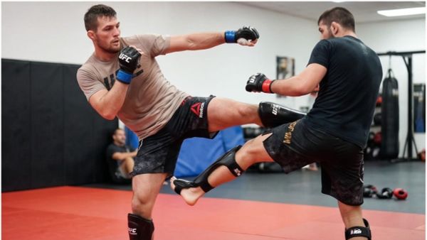 Jon Jones Và Khả Năng Kết Hảo Hoàn Hảo Giữa Striking (Đánh Đứng) Và Wrestling (Vật)