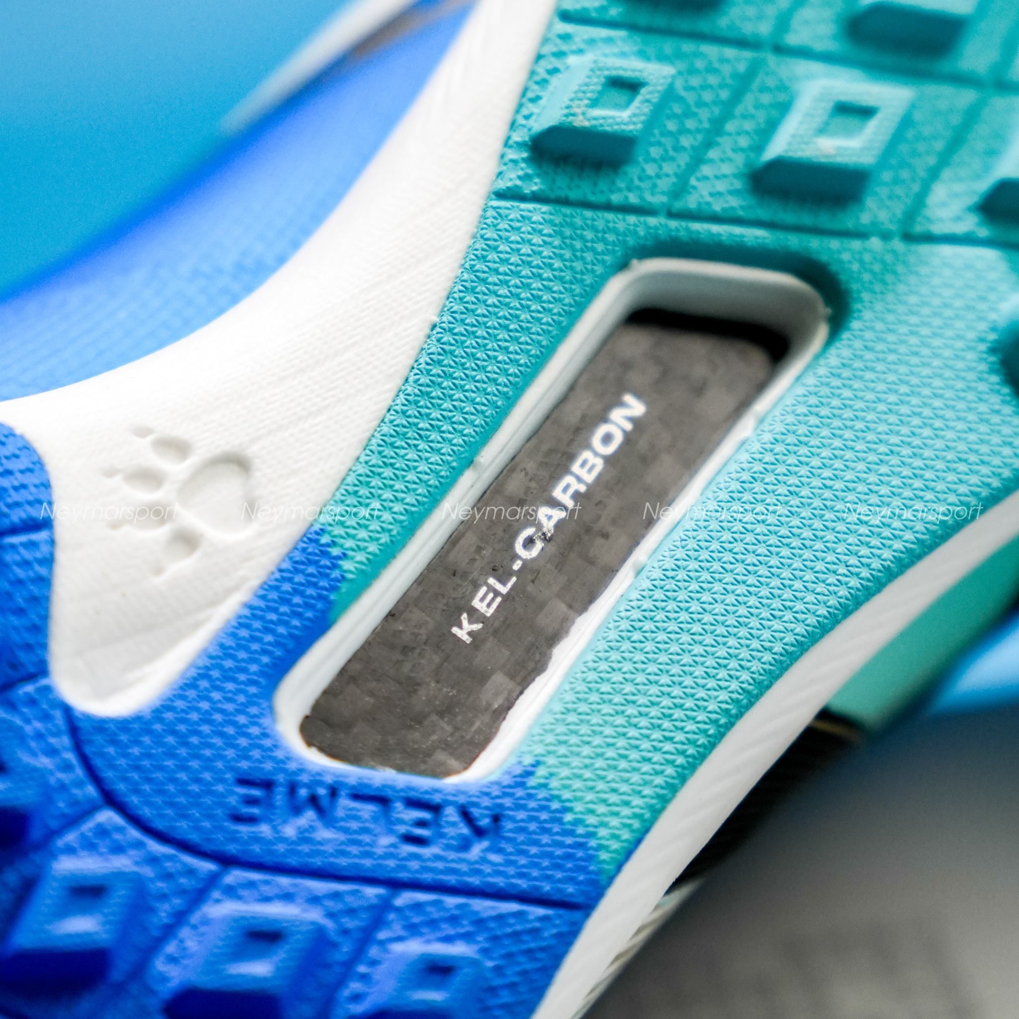Review Kelme V-Mach 3.0.4 TF: Mẫu giày tốc độ thế hệ mới cho chân thon