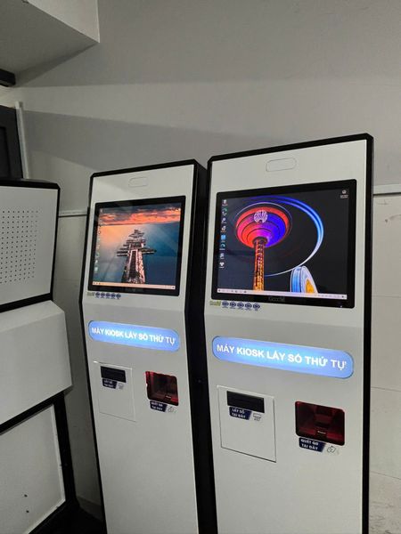 Kiosk Lấy Số Thứ Tự Series L Màn Hình 17 Inch